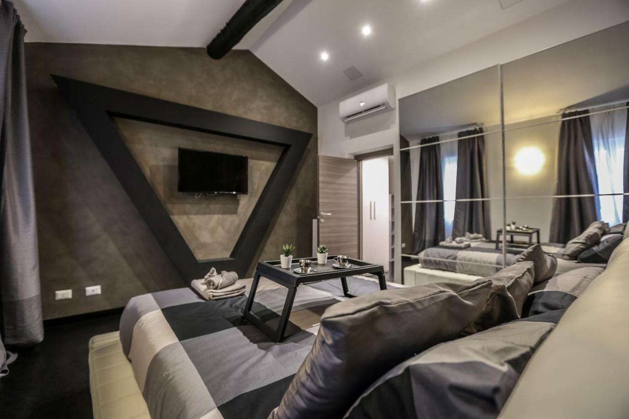 Stylish Apartment Near Duomo Милан Экстерьер фото